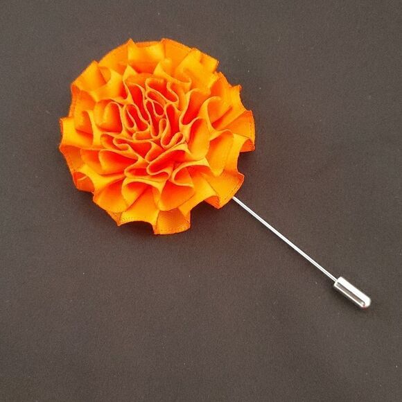 MEN'S LARGE SOLID ORANGE LAPEL PIN. - Picture 1 of 2